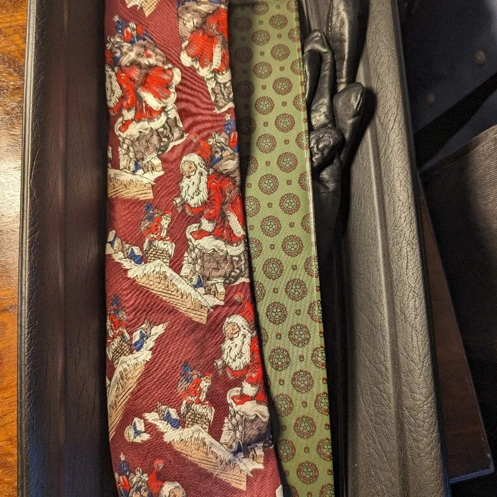Vintage Men's Tie Travel, faux leather. Satin inside with extra pocket.